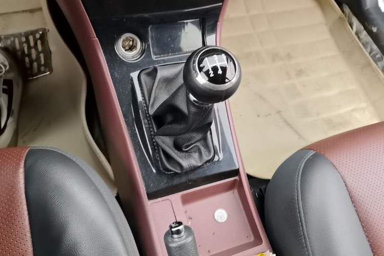 Used BYD F3 2013 Energy-Efficient Model 1.5L Manual Comfort Version Gear Lever
