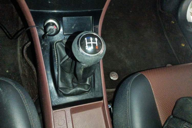 Used BYD F3 2013 Energy-Efficient Model 1.5L Manual Comfort Version Gear Lever