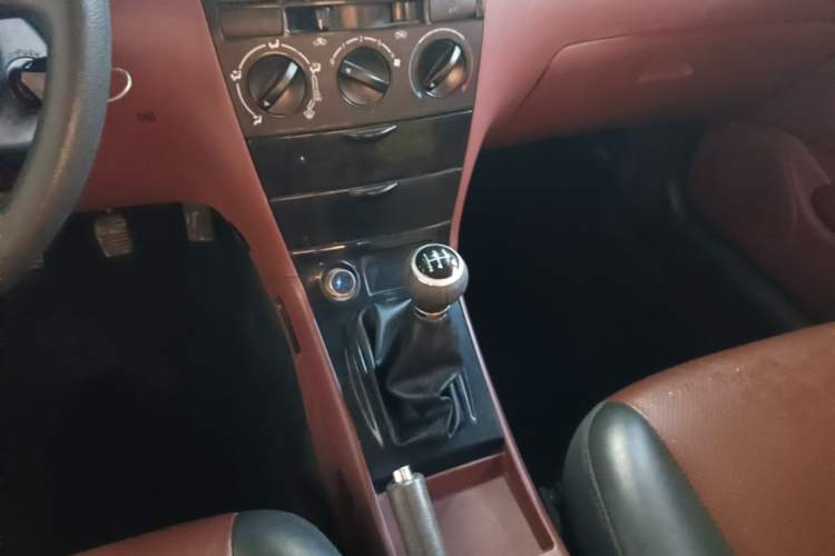 Used BYD F3 2013 Energy-Efficient Model 1.5L Manual Comfort Version Gear Lever