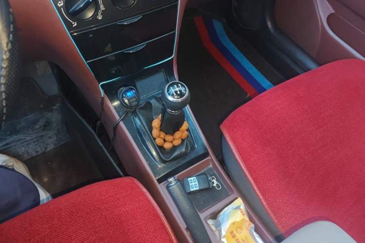 Used BYD F3 2013 Energy-Efficient Model 1.5L Manual Comfort Version Gear Lever
