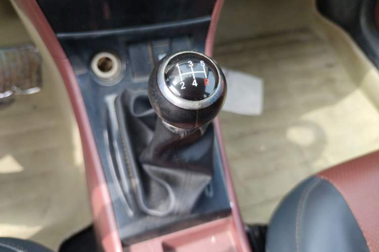 Used BYD F3 2013 Energy-Efficient Model 1.5L Manual Comfort Version Gear Lever