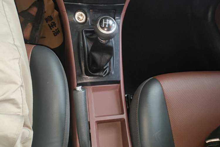 Used BYD F3 2013 Energy-Efficient Model 1.5L Manual Comfort Version Gear Lever