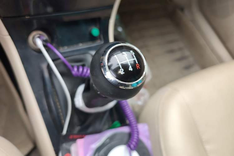 Used BYD F3 2013 Energy-Efficient Model 1.5L Manual Comfort Version Gear Lever