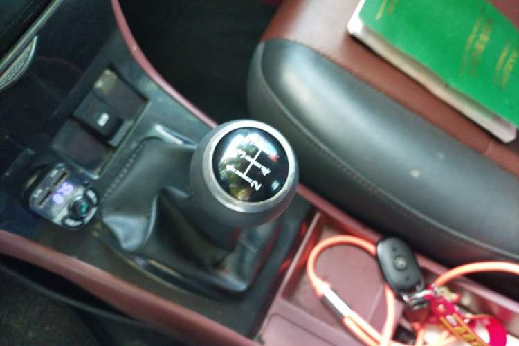 Used BYD F3 2013 Energy-Efficient Model 1.5L Manual Comfort Version Gear Lever