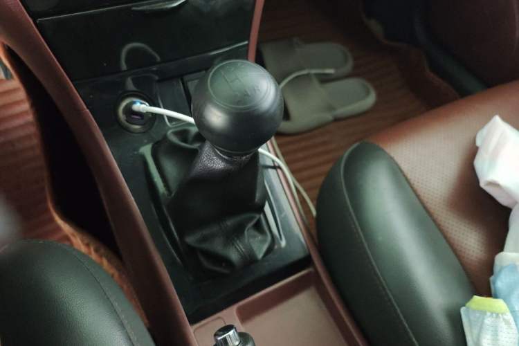 Used BYD F3 2013 Energy-Efficient Model 1.5L Manual Comfort Version Gear Lever