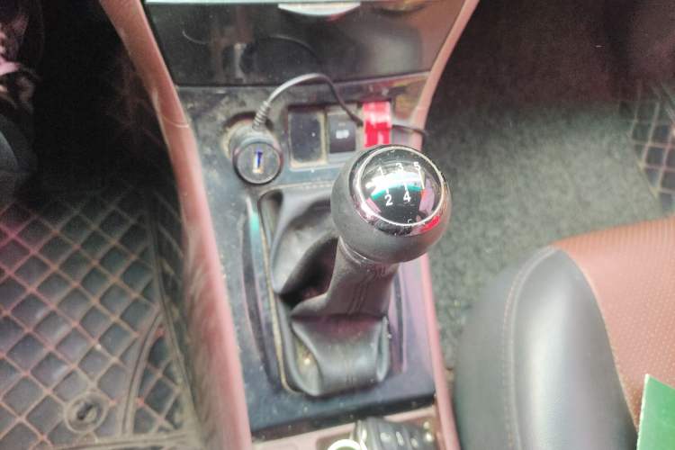 Used BYD F3 2013 Energy-Efficient Model 1.5L Manual Comfort Version Gear Lever