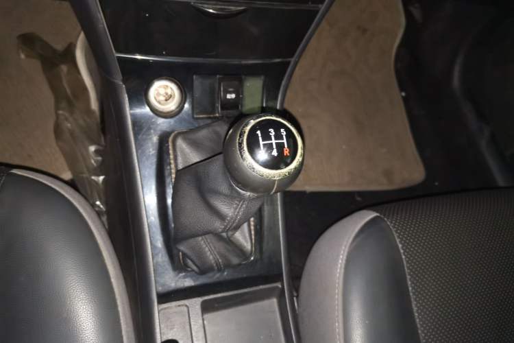 Used BYD F3 2013 Energy-Efficient Model 1.5L Manual Comfort Version Gear Lever