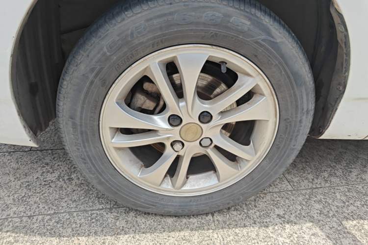 Used BYD F3 2013 Energy-Efficient Model 1.5L Manual Comfort Version Left Front Wheel Hub