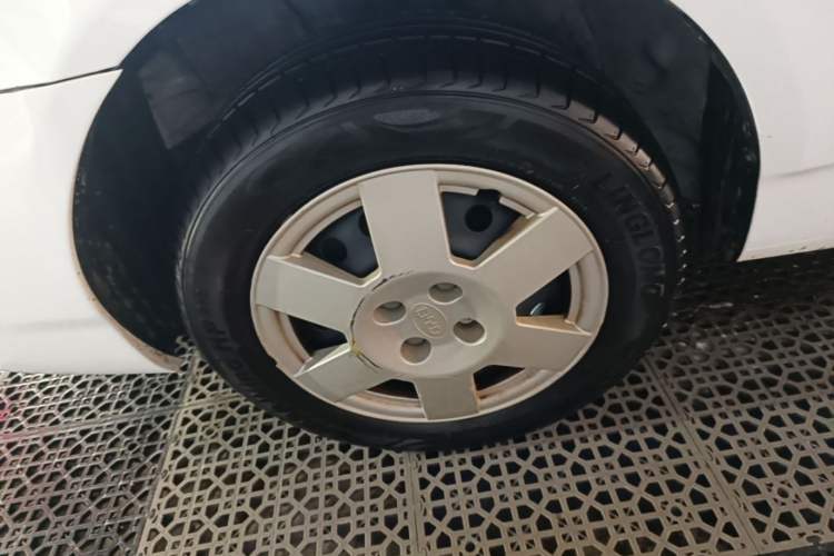 Used BYD F3 2013 Energy-Efficient Model 1.5L Manual Comfort Version Left Front Wheel Hub