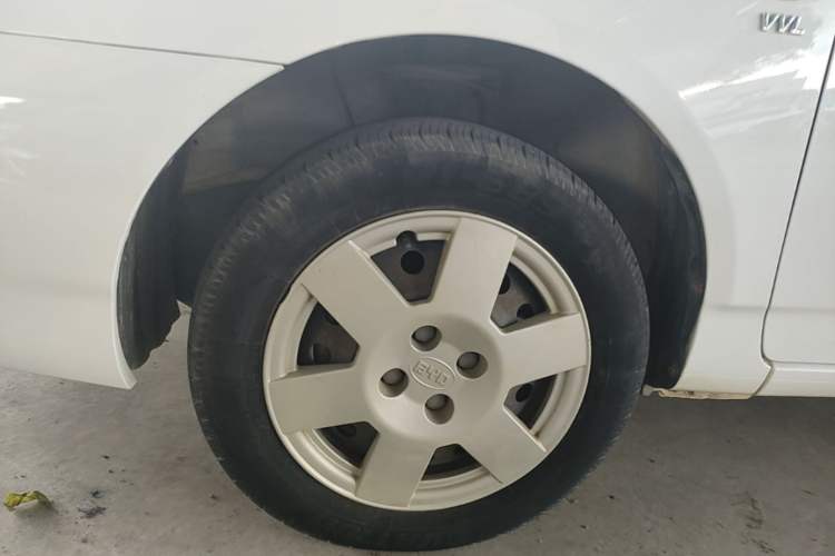 Used BYD F3 2013 Energy-Efficient Model 1.5L Manual Comfort Version Left Front Wheel Hub