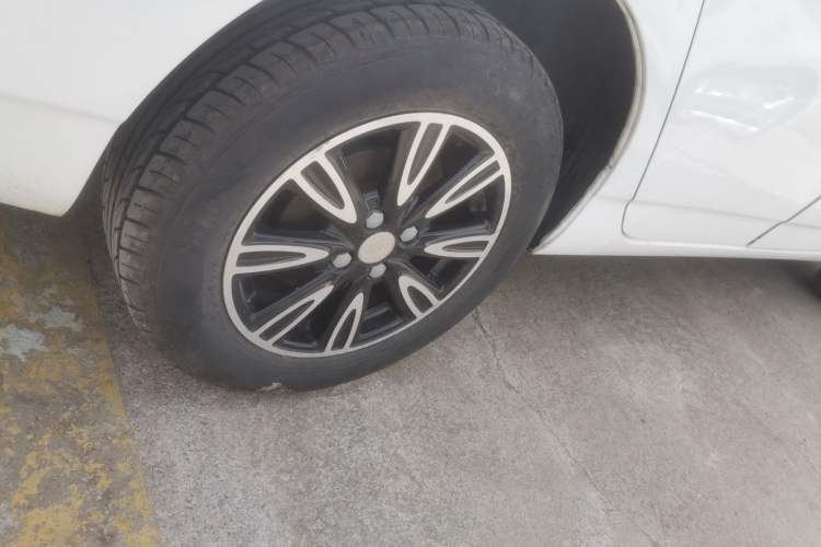 Used BYD F3 2013 Energy-Efficient Model 1.5L Manual Comfort Version Right Front Wheel Hub