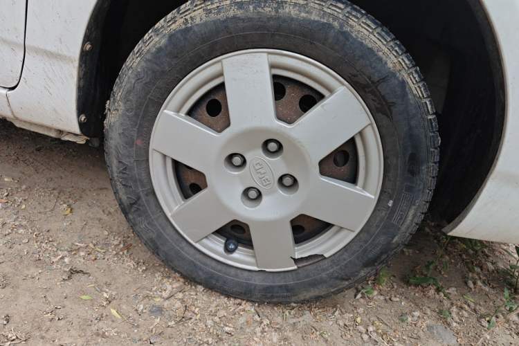 Used BYD F3 2013 Energy-Efficient Model 1.5L Manual Comfort Version Right Front Wheel Hub