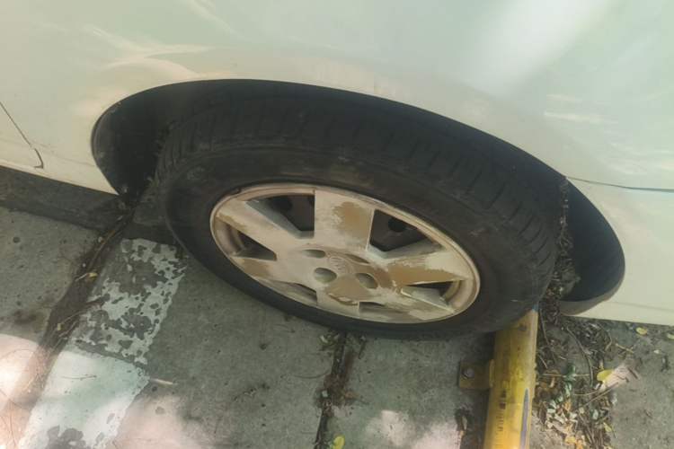 Used BYD F3 2013 Energy-Efficient Model 1.5L Manual Comfort Version Right Front Wheel Hub