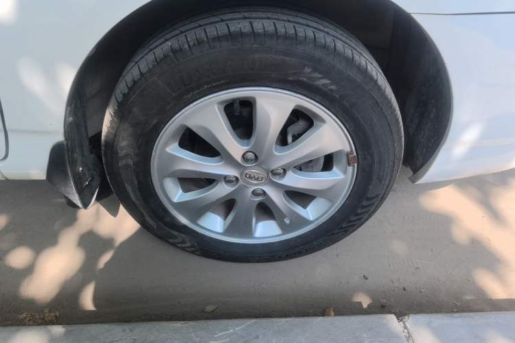 Used BYD F3 2013 Energy-Efficient Model 1.5L Manual Comfort Version Right Front Wheel Hub