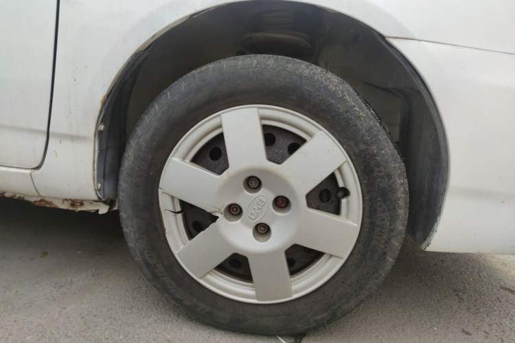 Used BYD F3 2013 Energy-Efficient Model 1.5L Manual Comfort Version Right Front Wheel Hub