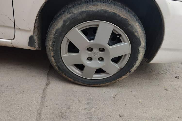 Used BYD F3 2013 Energy-Efficient Model 1.5L Manual Comfort Version Right Front Wheel Hub