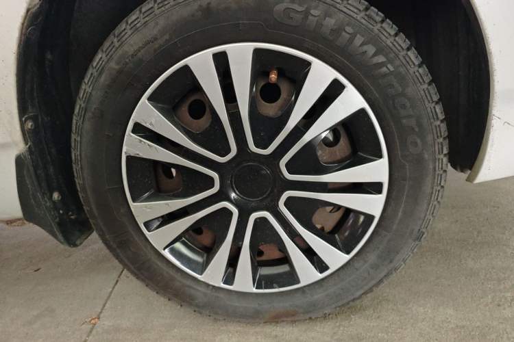 Used BYD F3 2013 Energy-Efficient Model 1.5L Manual Comfort Version Right Front Wheel Hub