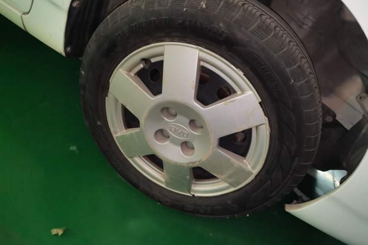 Used BYD F3 2013 Energy-Efficient Model 1.5L Manual Comfort Version Right Front Wheel Hub