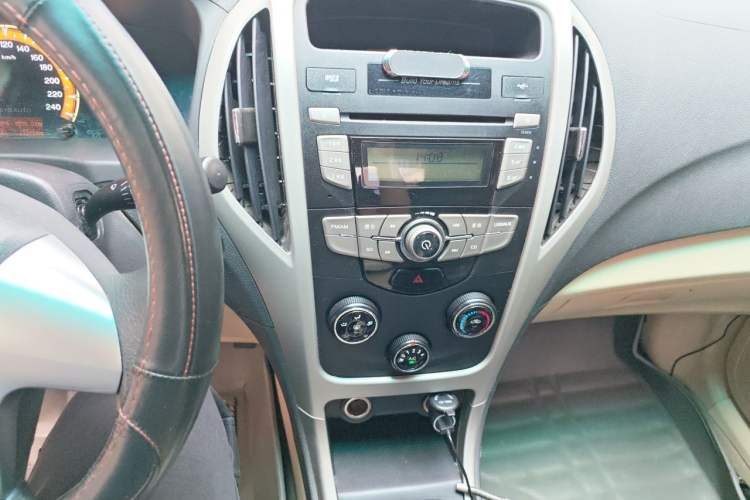 Used BYD F3 2014 1.5L Manual Comfort Model Audio And AC Panel