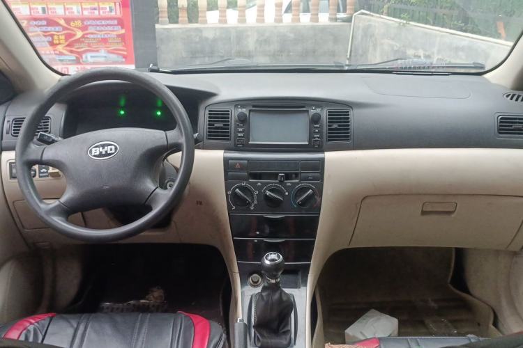 Used BYD F3 2014 1.5L Manual Comfort Model Center Console