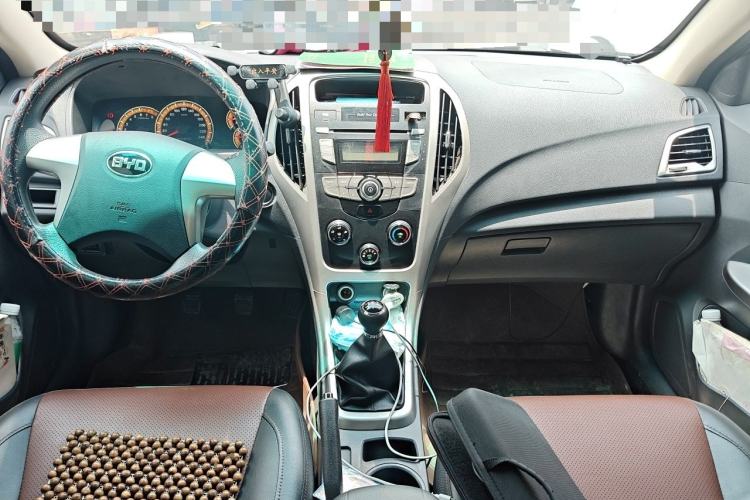 Used BYD F3 2014 1.5L Manual Luxury Model Center Console