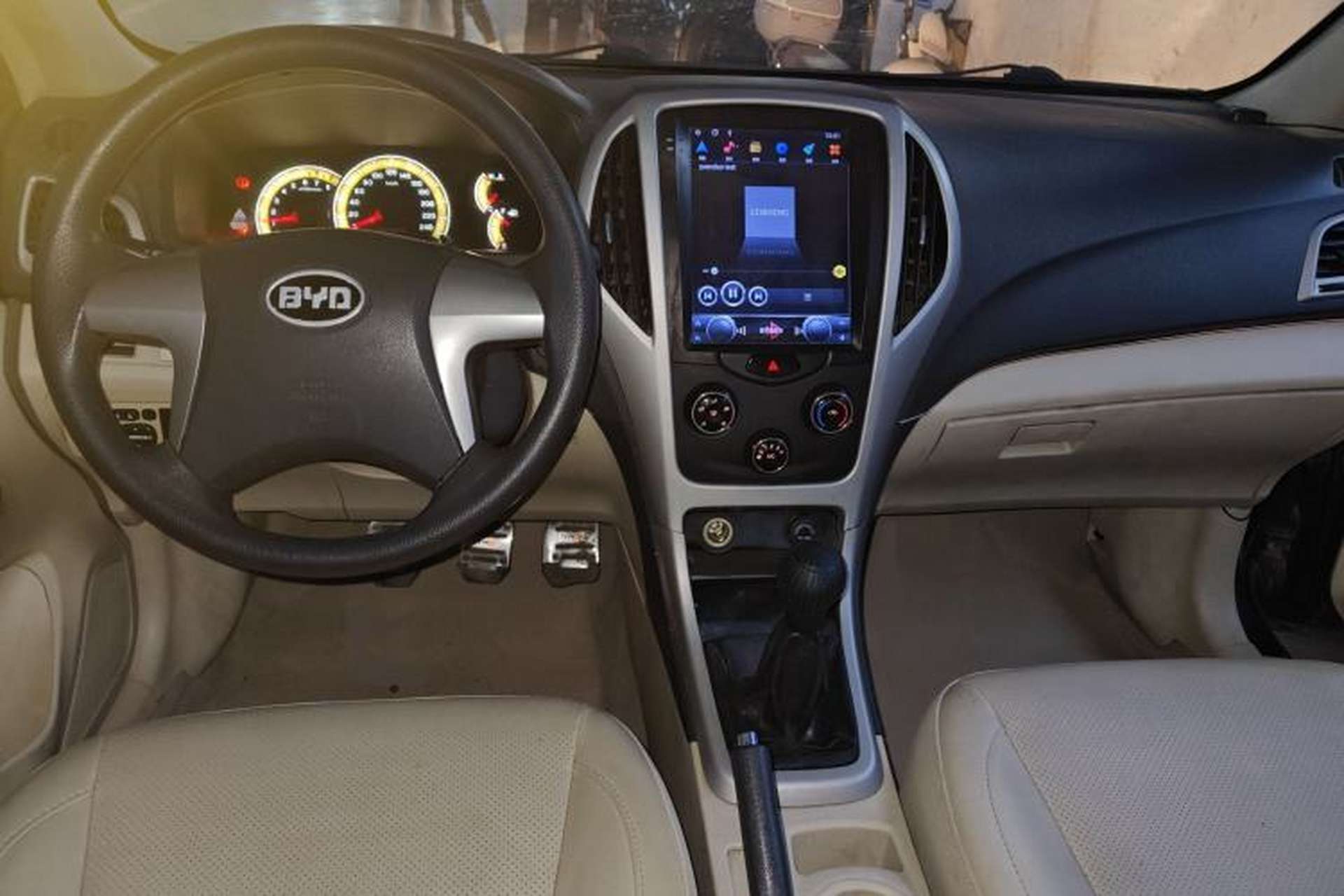 Used BYD F3 2014 1.5L Manual Luxury Model Center Console