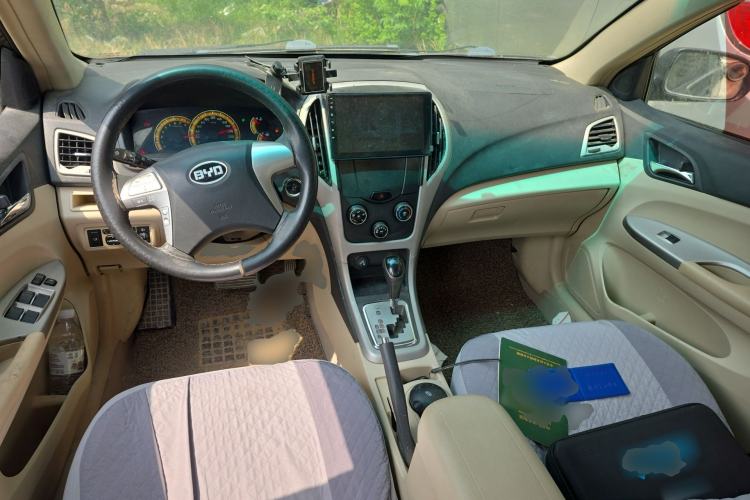 Used BYD F3 2014 1.5L Automatic Luxury Model Center Console