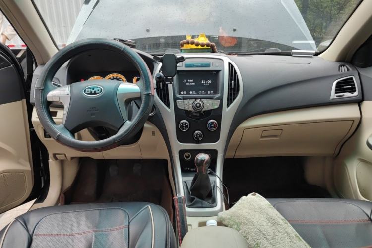 Used BYD F3 2014 1.5L Manual Luxury Model Center Console