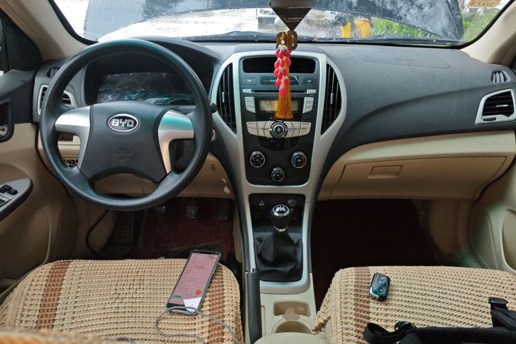 Used BYD F3 2014 1.5L Manual Luxury Model Center Console