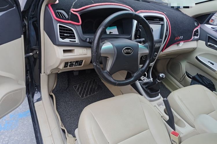Used BYD F3 2014 1.5L Manual Luxury Model Center Console