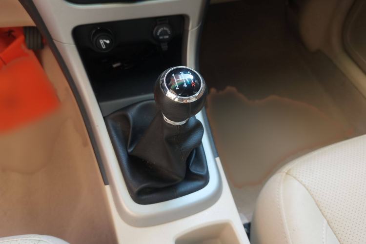 Used BYD F3 2014 1.5L Manual Luxury Model Gear Lever