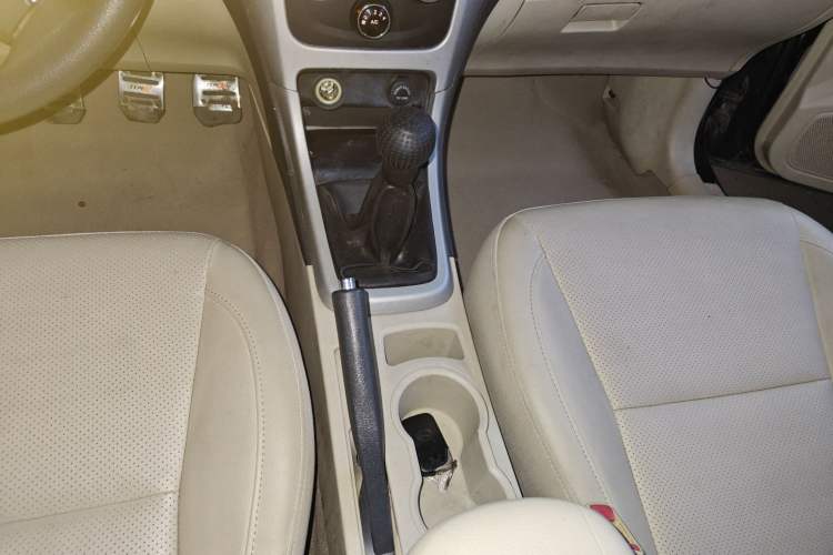 Used BYD F3 2014 1.5L Manual Luxury Model Gear Lever