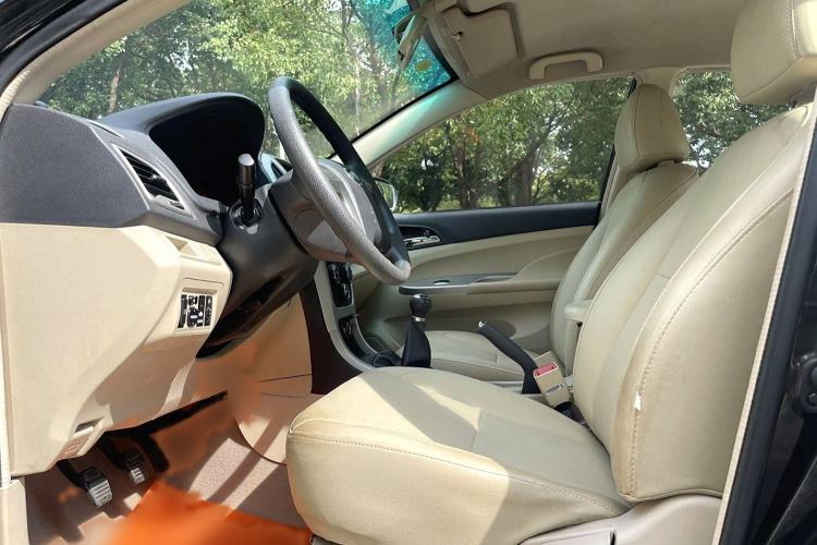 Used BYD F3 2014 1.5L Manual Luxury Model Interior 2