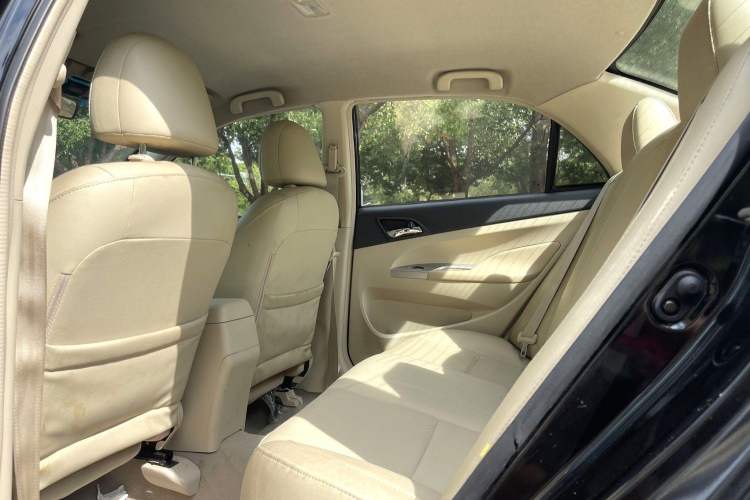 Used BYD F3 2014 1.5L Manual Luxury Model Interior 3