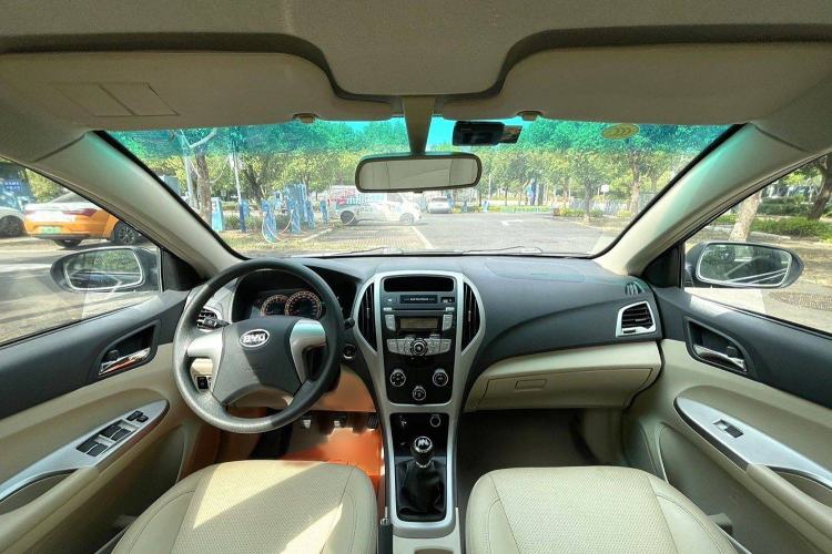 Used BYD F3 2014 1.5L Manual Luxury Model Interior 4