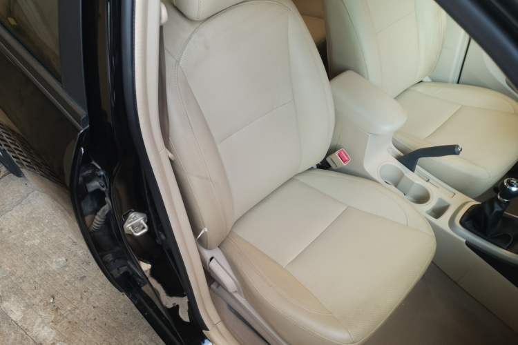 Used BYD F3 2014 1.5L Manual Luxury Model Right Front Seat