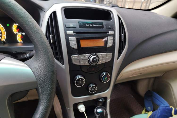 Used BYD F3 2014 1.5L Automatic Luxury Model Audio And AC Panel