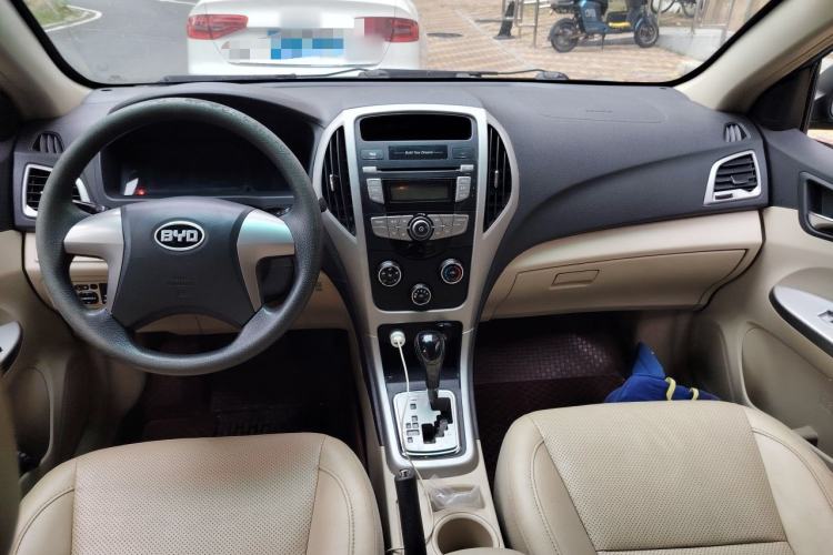 Used BYD F3 2014 1.5L Automatic Luxury Model Center Console