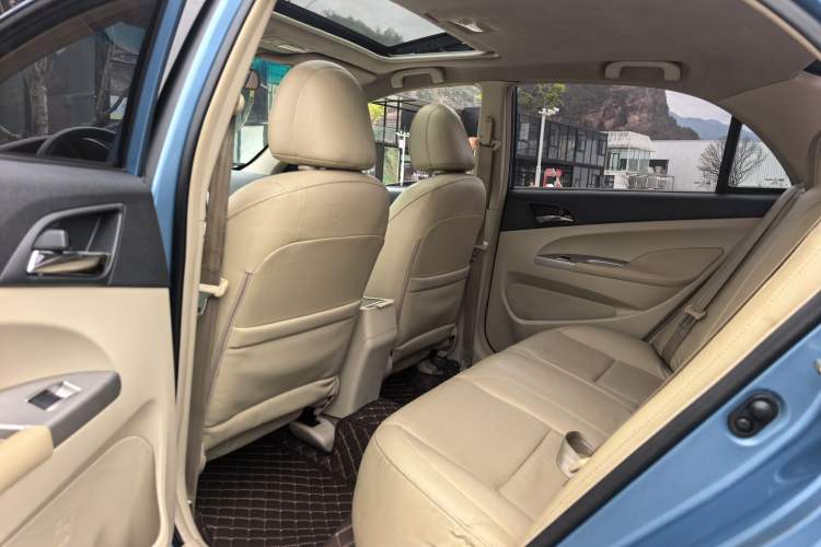 Used BYD F3 2014 1.5L Manual Luxury Model Interior 4