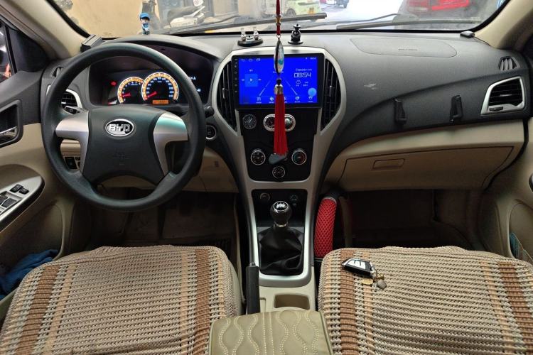 Used BYD F3 2014 1.5L Manual Luxury Model Center Console