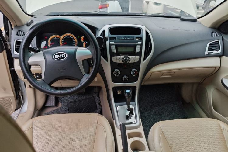 Used BYD F3 2014 1.5L Automatic Luxury Model Center Console