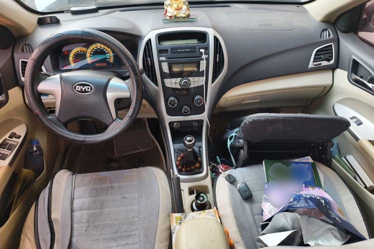 Used BYD F3 2014 1.5L Manual Luxury Model Center Console
