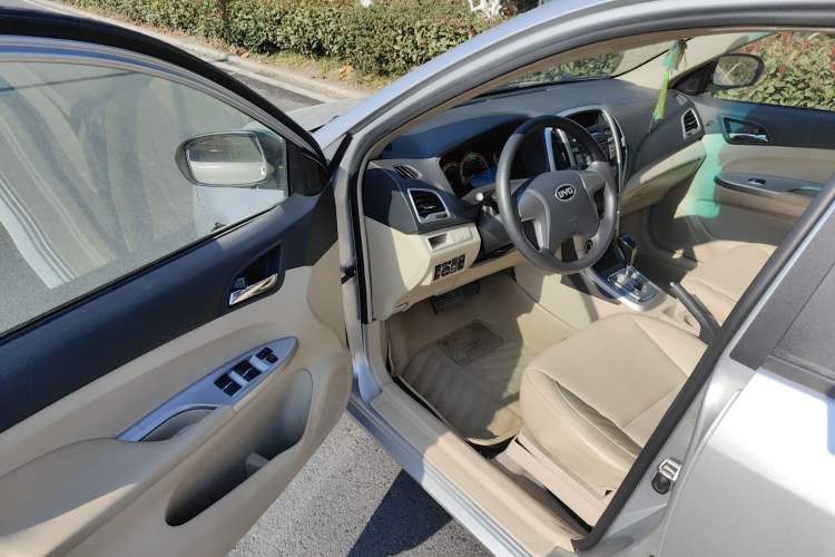 Used BYD F3 2014 1.5L Automatic Luxury Model Interior 2