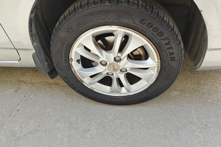 Used BYD F3 2014 1.5L Manual Luxury Model Right Front Wheel Hub