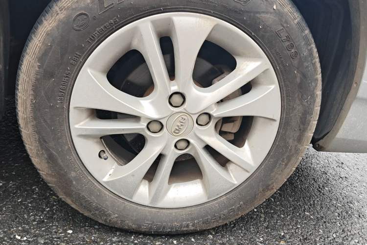 Used BYD F3 2014 1.5L Manual Luxury Model Right Front Wheel Hub