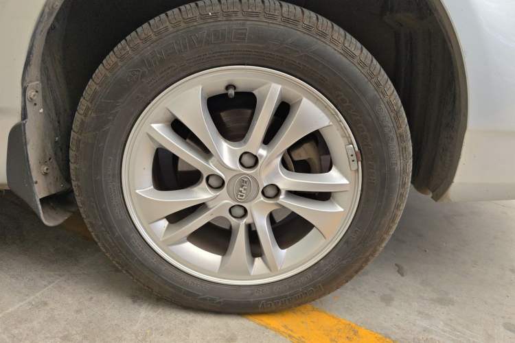 Used BYD F3 2014 1.5L Manual Luxury Model Right Front Wheel Hub
