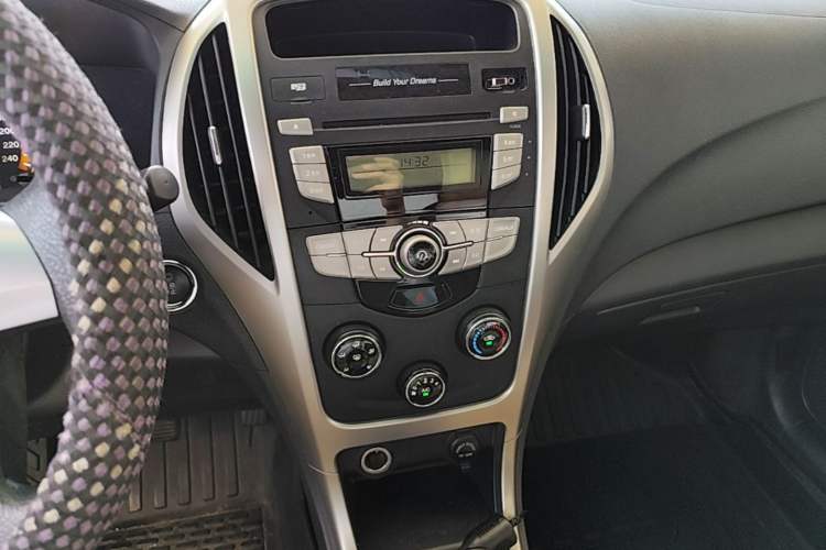 Used BYD F3 2014 1.5L Manual Luxury Model Audio And AC Panel