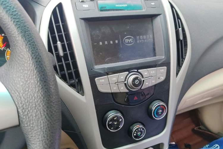 Used BYD F3 2014 1.5L Automatic Prestige Edition Audio And AC Panel