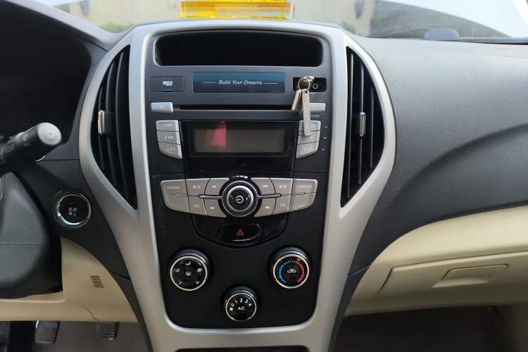 Used BYD F3 2014 1.5L Manual Luxury Model Audio And AC Panel