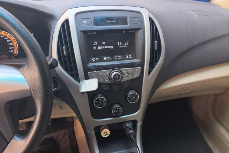 Used BYD F3 2014 1.5L Manual Luxury Model Audio And AC Panel